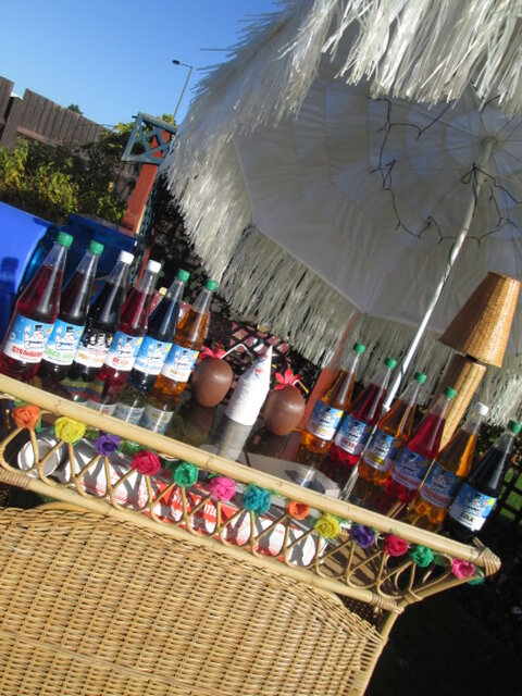 Portable Beach Theme Drinks Bar for Hire Near Me, Windsor we are having a summer beach party on our company grounds and we require to rent a portable drinks bar that would blend in with hawaiian theme, london heathrow
